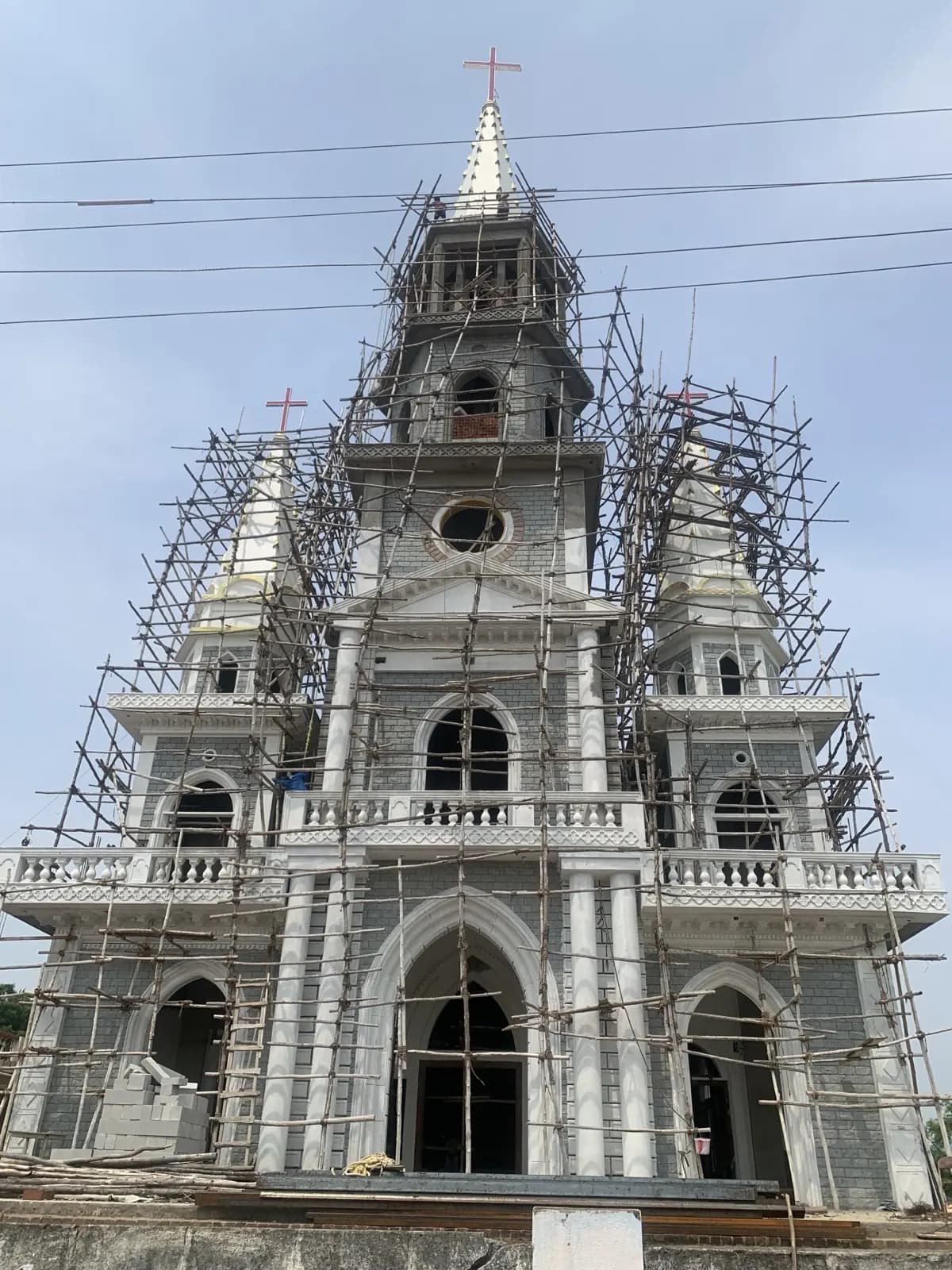 The shrine tower over the rooftops of Kavirayapuram